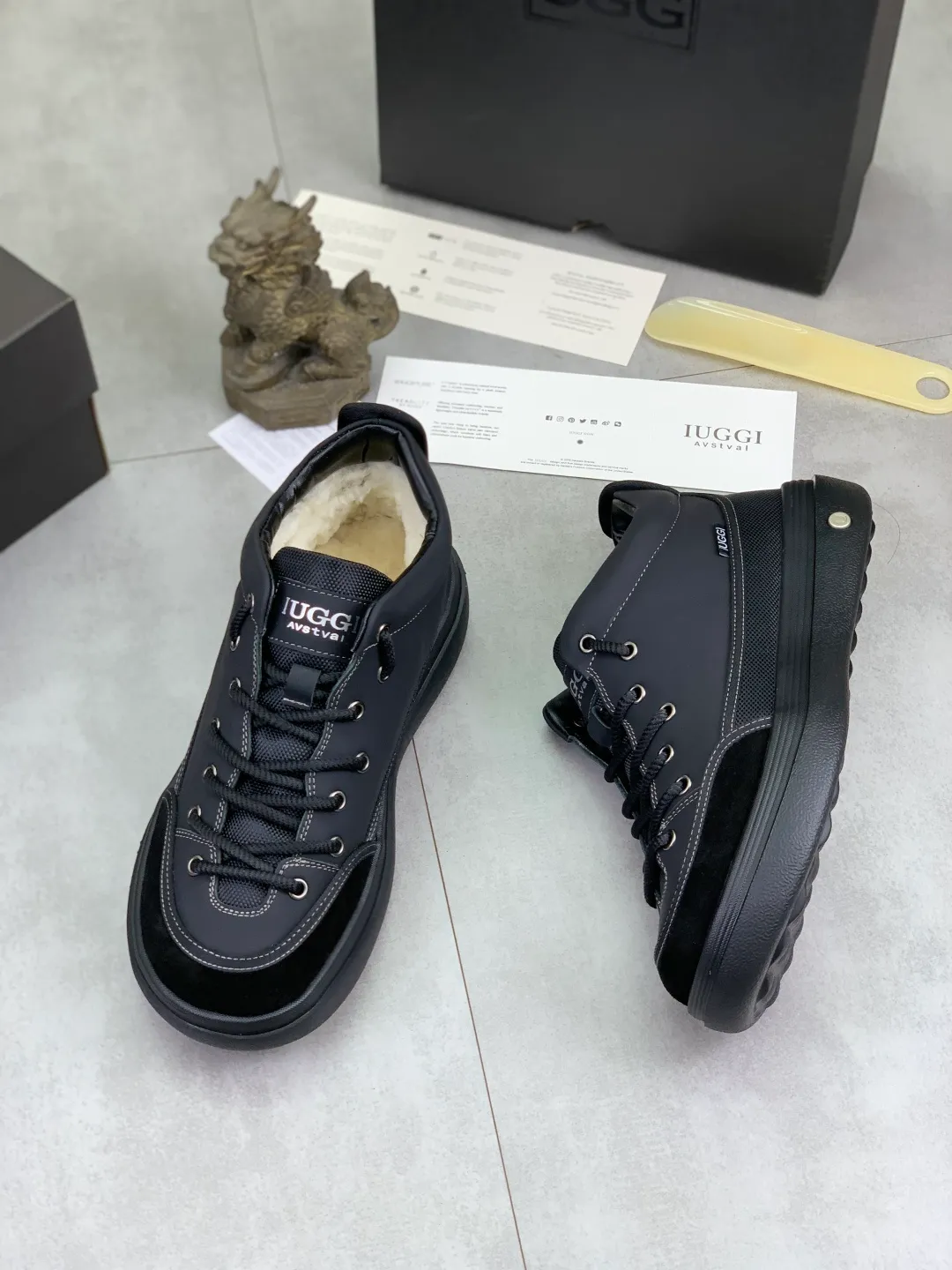 Men's shoes 💰P640 New arrival 🆕🆕🆕 IUGGI Latest fashion products Super cool new thick-soled bread shoes Outdoor sports shoes non-slip and shock-absorbing Ultra-light first-layer cowhide Wear-resistant and stain-resistant Fine texture Australian imported wool lining Comfortable and soft Breathable and non-smelly feet Model: 669-01 Size: 39-44